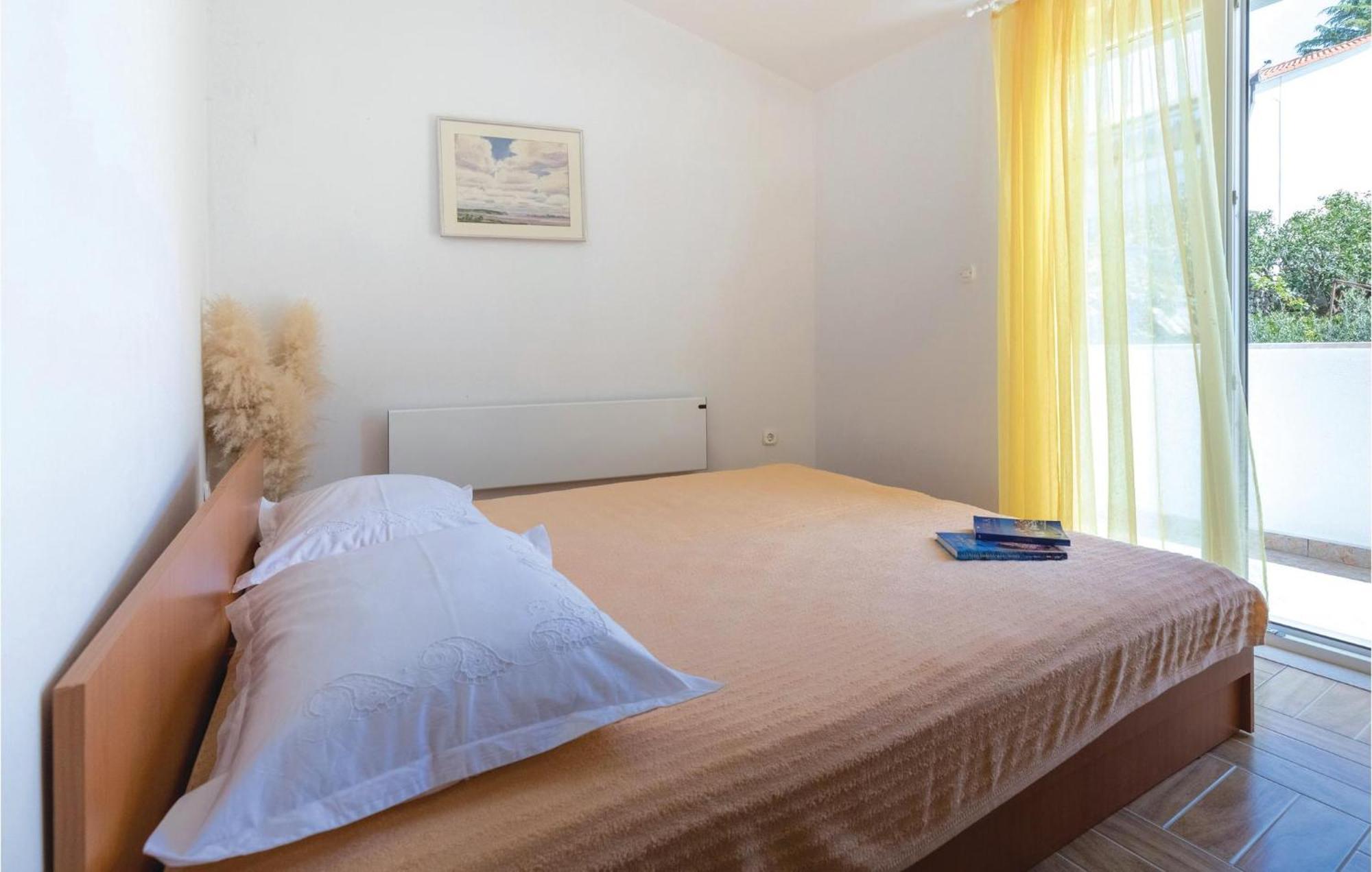 2 Bedroom Lovely Apartment In Komarna Клек Экстерьер фото